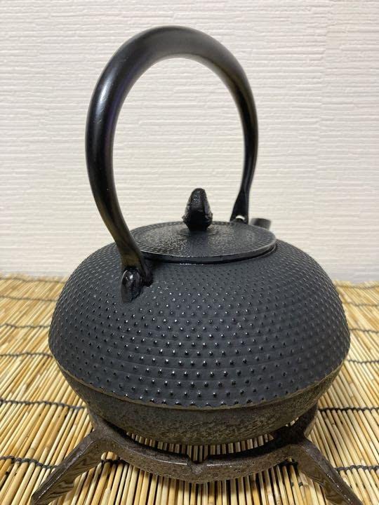新品、供箱、栞付　南部及春南鋳造所造　１２型アラレ　鉄瓶　南部鉄瓶　南部鉄器 71PGJjkhHnL._UF894,1000_QL80_.jpg
